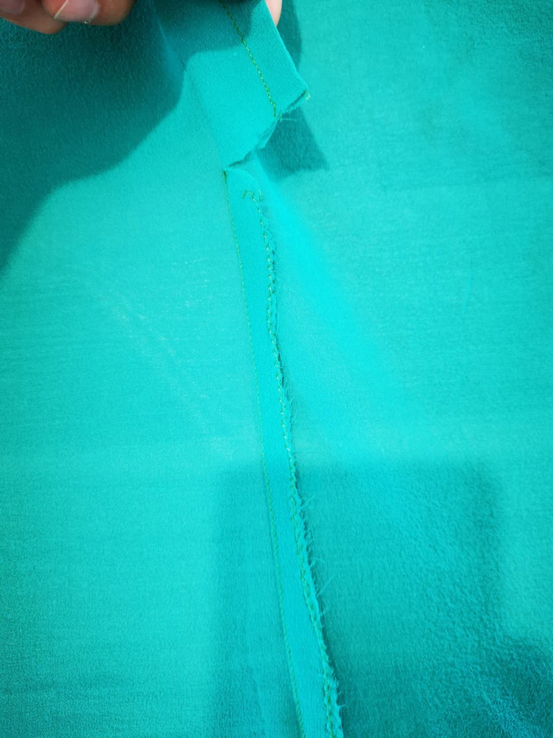 Close-up of the unstitched crosswise opening between the upper and lower seams.