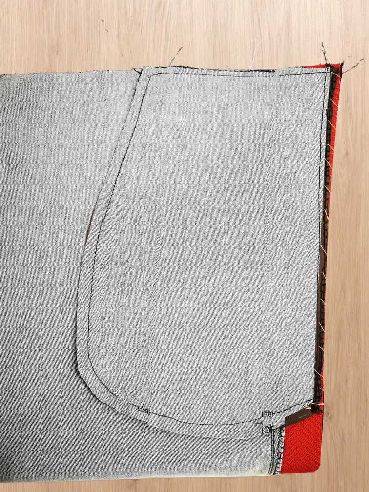 Illustration of the closed front-pocket bag, with its main-fabric backing and enclosed curved edge.